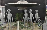 Representação do desembarque de ETs no Novo México, em exposição no Museu de Ufologia de Roswell, no Novo México, nos Estados Unidos
